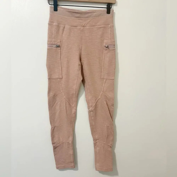 FREE PEOPLE MOVEMENT Ziggy Leggings in Cameo Dust size XS - Picture 2 of 10